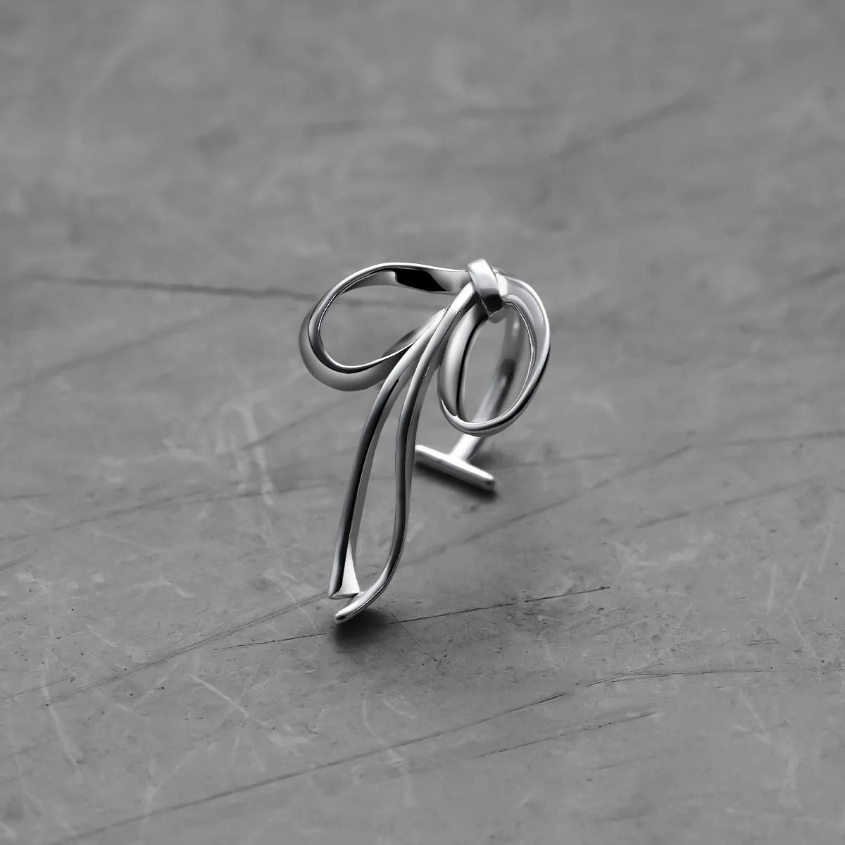 MORPH BLOOM LIP CUFF